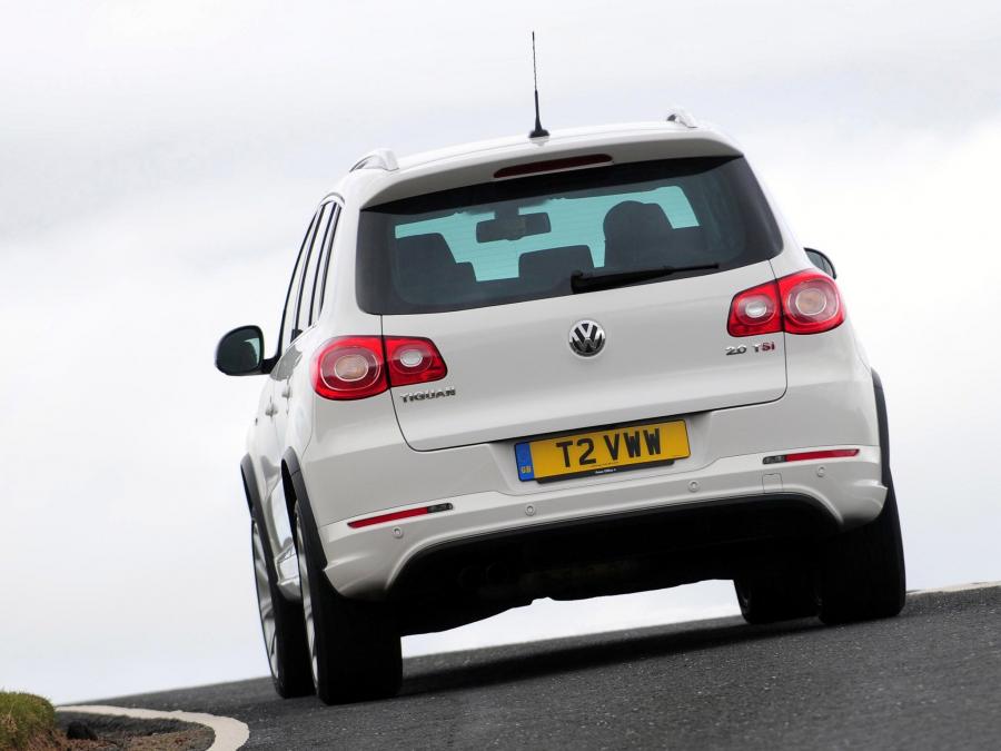  Volkswagen Tiguan R-Line 2010 года  (UK) (фото 7 из 10)
